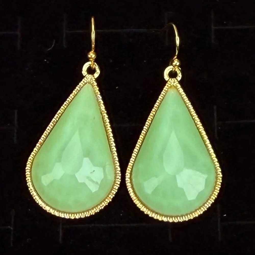 Vintage Goldtone and Green Teardrop Pierced Earrings